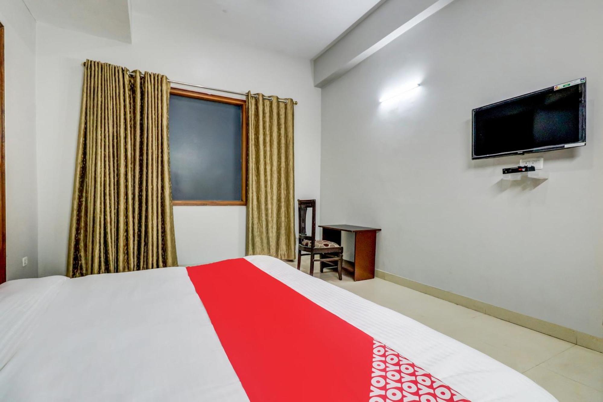 Hotel O Tokyo Chinhat Extérieur photo