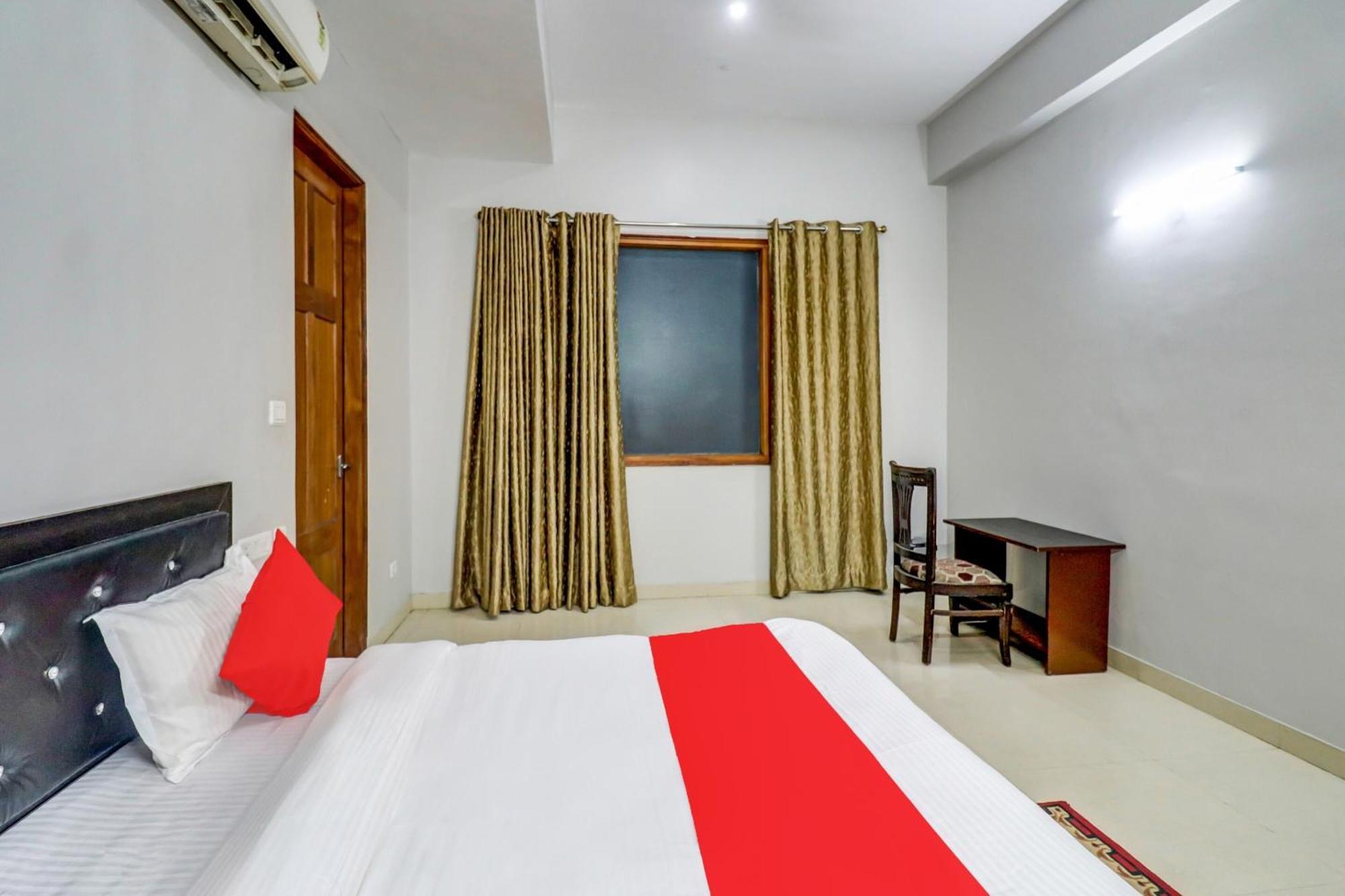Hotel O Tokyo Chinhat Extérieur photo