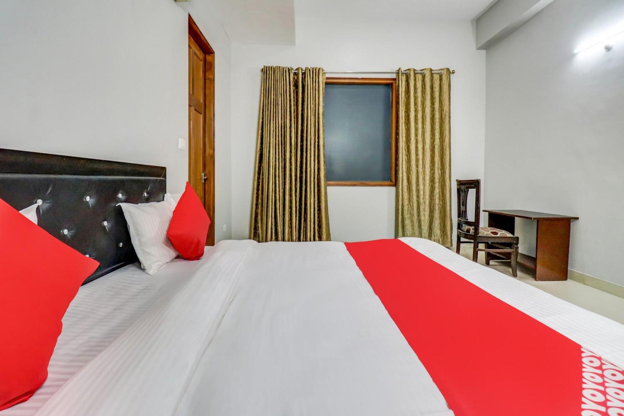 Hotel O Tokyo Chinhat Extérieur photo